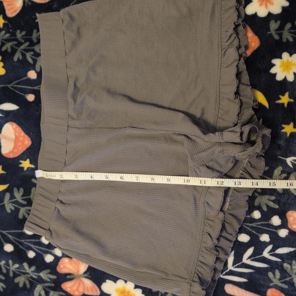 Gray Ruffled Women's Shorts - Picture 5 of 6